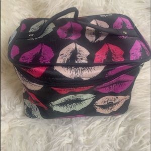 LIPS. Makeup case!